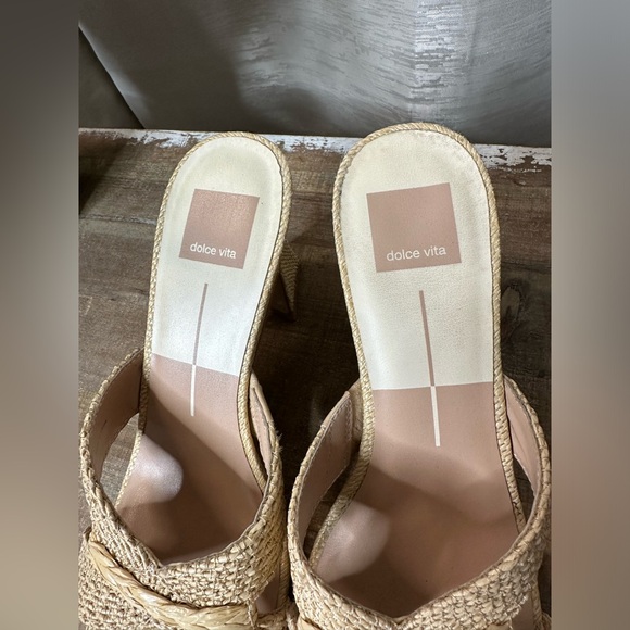 Dolce Vita women’s Nitro sandal in Natural tan Raffia with funky block heel - Picture 16 of 17
